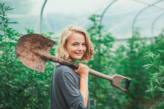 Izzy - GET TO KNOW THE FARMILY